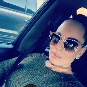 Meet your Posher, Amarilis